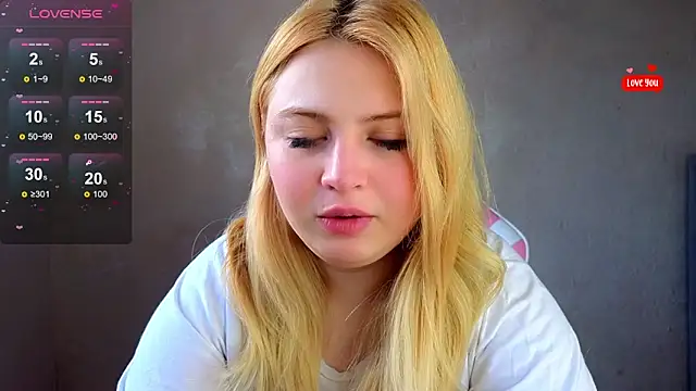 shy blondiee online show from March 14, 2025, 1:02 pm