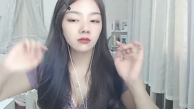 Snapshot of Jenny-Z chatting on April 12, 2026, 2:04 am Jenny-Z online show from April 12, 2026, 2:04 am