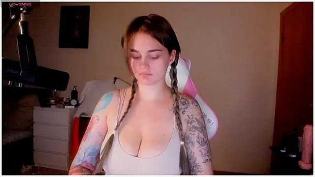 AnnaRoading online show from December 11, 2024, 8:50 pm