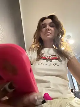 Snapshot of QuitieLia chatting on November 18, 2025, 8:17 am QuitieLia online show from November 18, 2025, 8:17 am