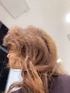 Snapshot of QuitieLia chatting on November 4, 2025, 2:21 pm QuitieLia online show from November 4, 2025, 2:21 pm