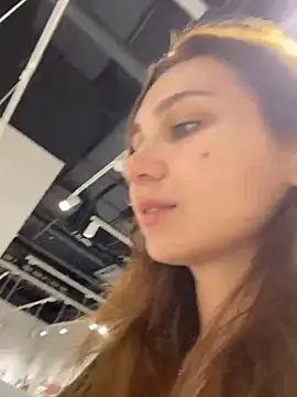 Snapshot of QuitieLia chatting on December 5, 2025, 12:37 pm QuitieLia online show from December 5, 2025, 12:37 pm