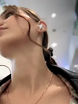 Snapshot of QuitieLia chatting on October 8, 2025, 2:40 pm QuitieLia online show from October 8, 2025, 2:40 pm