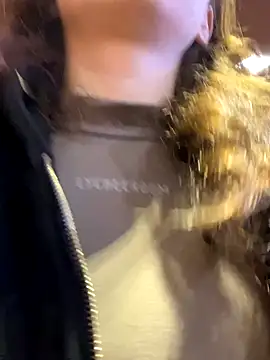 Snapshot of QuitieLia chatting on October 31, 2025, 8:22 am QuitieLia online show from October 31, 2025, 8:22 am