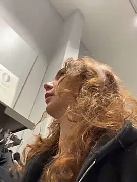 Snapshot of QuitieLia chatting on November 7, 2025, 9:14 am QuitieLia online show from November 7, 2025, 9:14 am