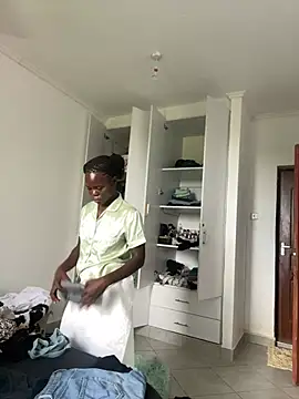 Snapshot of petiteebony_81 chatting on March 19, 2026, 6:35 am petiteebony 81 online show from March 19, 2026, 6:35 am