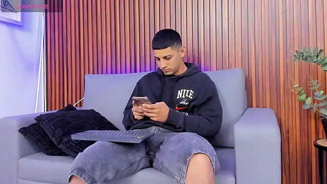 Alex cute77 online show from March 13, 2026, 12:10 pm