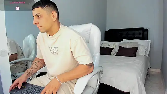 Alex cute77 online show from January 9, 2026, 12:45 pm