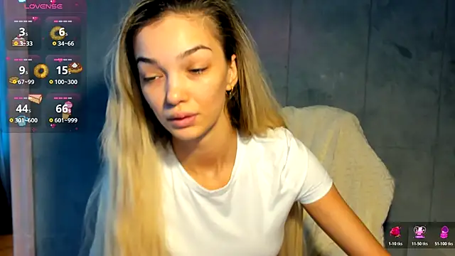 Snapshot of Sassy_Teen chatting on October 29, 2025, 8:35 am Sassy Teen online show from October 29, 2025, 8:35 am