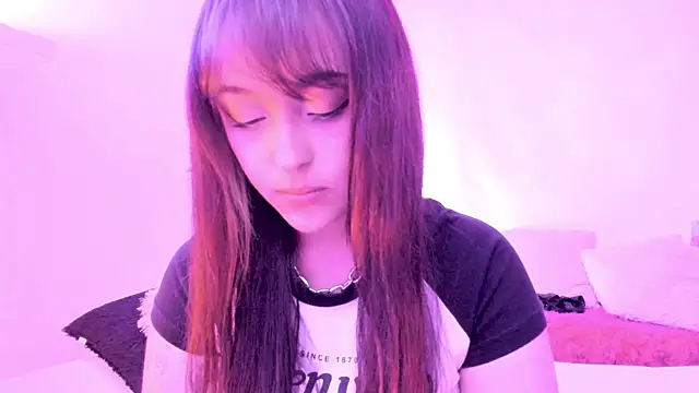 Gloomydoll online show from December 17, 2025, 6:46 pm