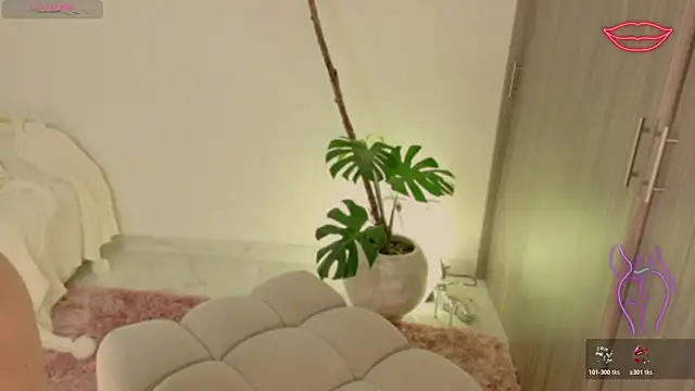 LindseyMoss online show from December 17, 2025, 4:28 am