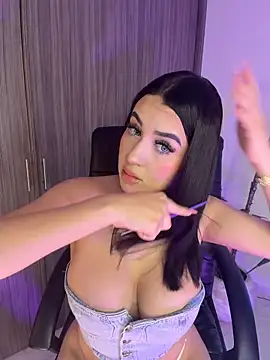 LindseyMoss online show from April 18, 2026, 6:27 am