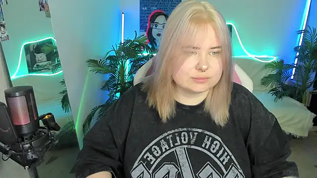 Akemi BBW online show from March 18, 2025, 6:50 pm