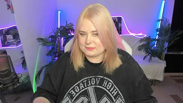 Akemi BBW online show from March 17, 2025, 9:35 pm