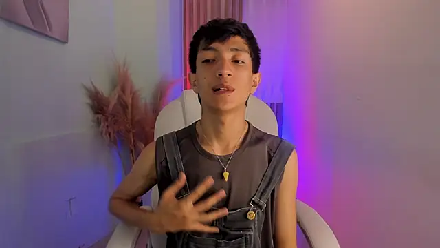 DereckCooperr online show from October 22, 2025, 9:46 pm