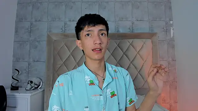 DereckCooperr online show from November 5, 2025, 11:19 pm