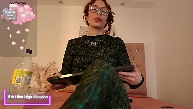 Katy Van online show from November 26, 2025, 4:12 am