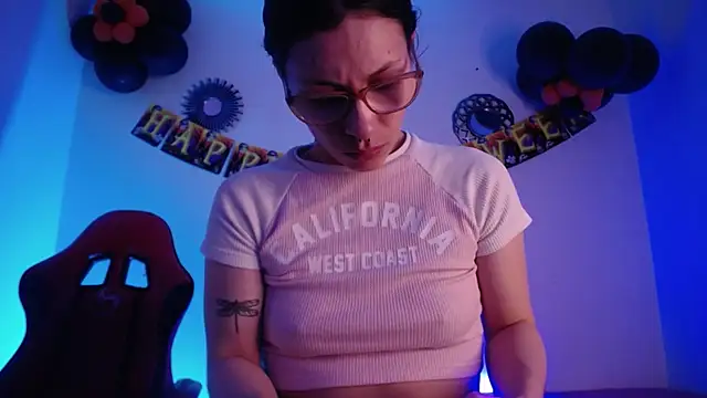 Katy Van online show from October 28, 2025, 8:30 pm