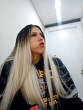 Snapshot of eva-2023 chatting on November 14, 2025, 2:04 am eva-2023 online show from November 14, 2025, 2:04 am