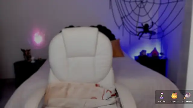 emilydolshe2 online show from October 31, 2025, 2:24 pm