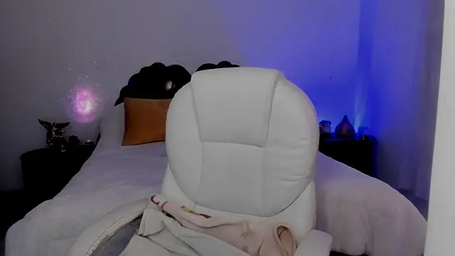 emilydolshe2 online show from November 20, 2025, 1:56 pm