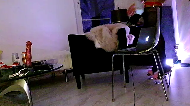 CharlotteVixxens online show from December 17, 2025, 6:02 pm