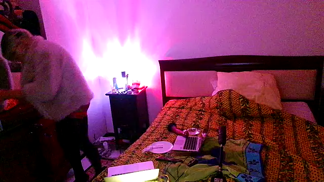 CharlotteVixxens online show from December 20, 2025, 1:08 am