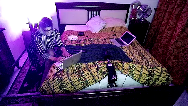 CharlotteVixxens online show from April 7, 2026, 11:06 pm