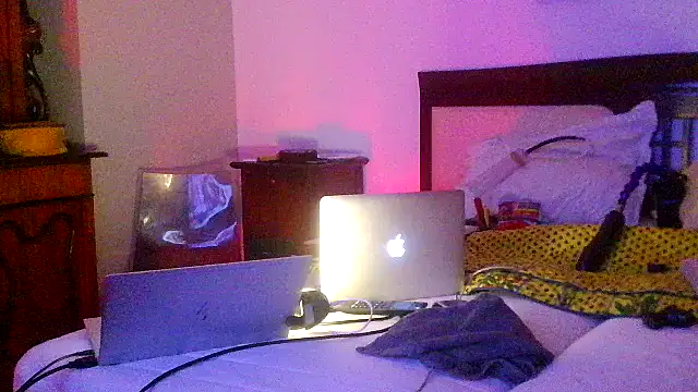 CharlotteVixxens online show from August 7, 2026, 2:50 am