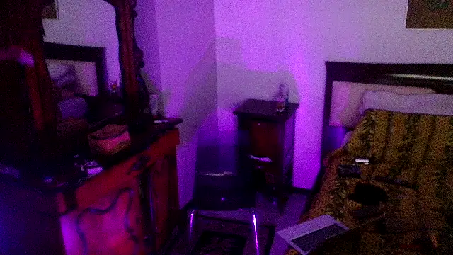 CharlotteVixxens online show from April 21, 2026, 12:56 am