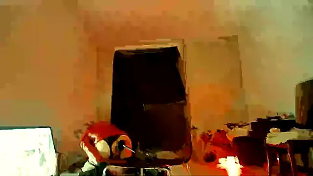 Snapshot of CharlotteVixxens chatting on March 3, 2025, 8:32 pm CharlotteVixxens online show from March 3, 2025, 8:32 pm