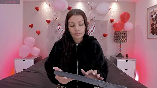 Snapshot of NatyQueen_ chatting on February 14, 2026, 12:27 pm NatyQueen online show from February 14, 2026, 12:27 pm