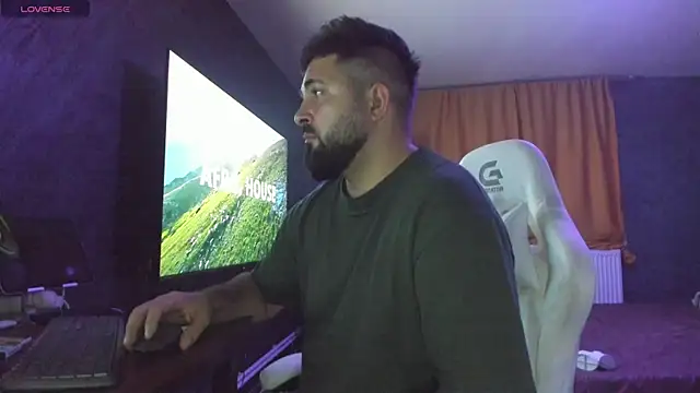 Eduu2322 online show from November 7, 2025, 10:03 pm