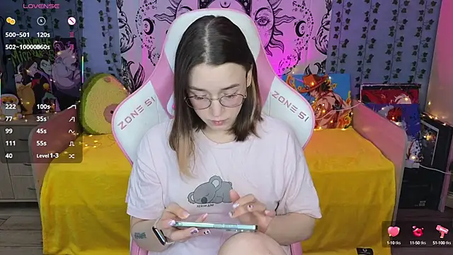 Snapshot of Sweet_frosti chatting on March 23, 2025, 2:26 am Sweet frosti online show from March 23, 2025, 2:26 am