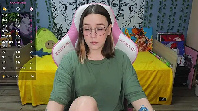 Snapshot of Sweet_frosti chatting on March 18, 2025, 1:57 am Sweet frosti online show from March 18, 2025, 1:57 am