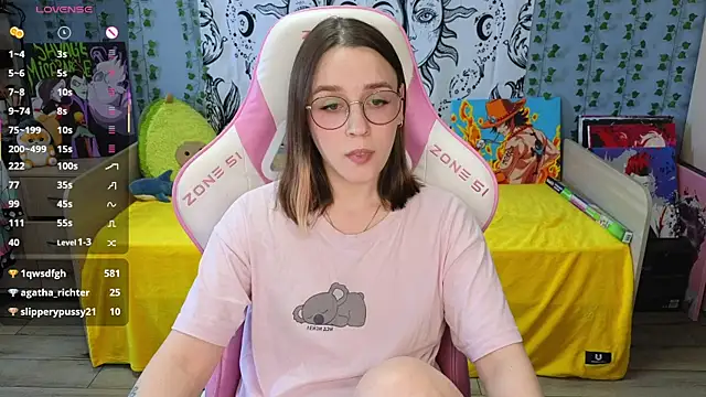 Snapshot of Sweet_frosti chatting on March 17, 2025, 5:23 am Sweet frosti online show from March 17, 2025, 5:23 am