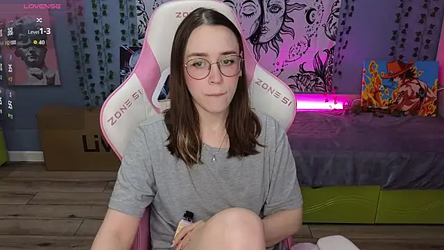 Snapshot of Sweet_frosti chatting on September 19, 2025, 3:32 am Sweet frosti online show from September 19, 2025, 3:32 am