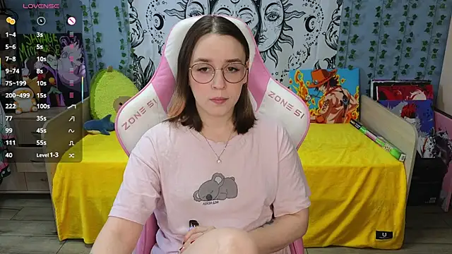 Snapshot of Sweet_frosti chatting on March 17, 2025, 2:19 am Sweet frosti online show from March 17, 2025, 2:19 am