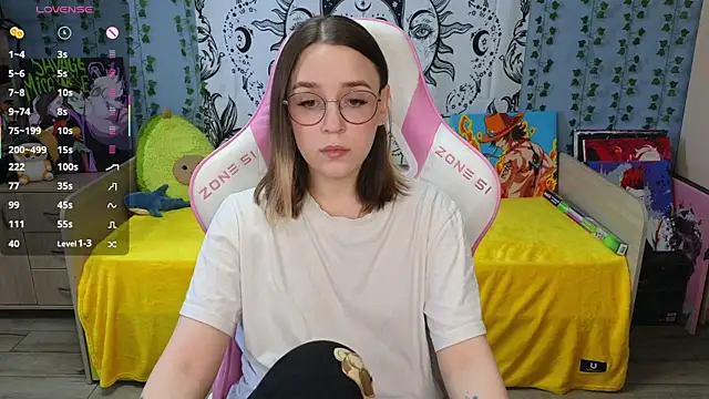 Snapshot of Sweet_frosti chatting on March 14, 2025, 2:31 am Sweet frosti online show from March 14, 2025, 2:31 am