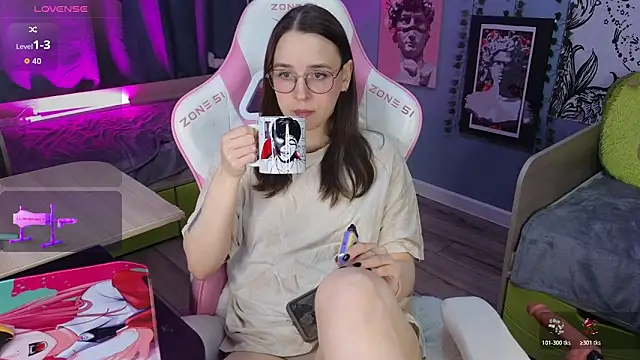 Snapshot of Sweet_frosti chatting on November 23, 2025, 4:11 am Sweet frosti online show from November 23, 2025, 4:11 am