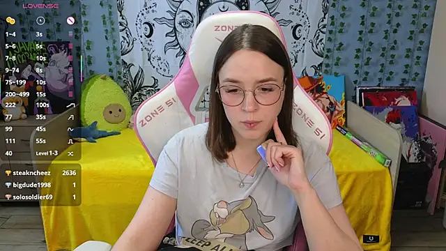 Snapshot of Sweet_frosti chatting on March 19, 2025, 5:41 am Sweet frosti online show from March 19, 2025, 5:41 am