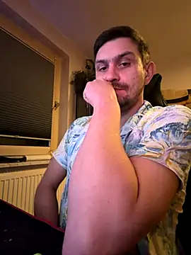 Shaiiboy online show from December 1, 2025, 4:24 am