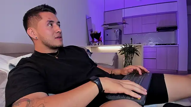 Snapshot of Chriskyle_ chatting on March 14, 2025, 4:54 am Chriskyle  online show from March 14, 2025, 4:54 am