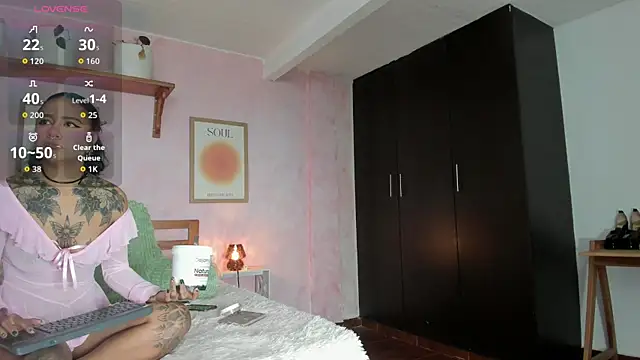 Snapshot of AliceBanks chatting on November 15, 2025, 11:25 am AliceBanks online show from November 15, 2025, 11:25 am