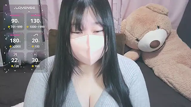 yuinyan3150 online show from April 14, 2026, 2:11 pm