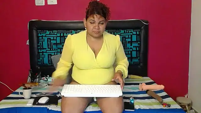 karolhot916 online show from November 5, 2025, 2:47 am