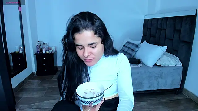 Snapshot of SweetMegan_1 chatting on February 5, 2025, 10:22 pm SweetMegan 1 online show from February 5, 2025, 10:22 pm