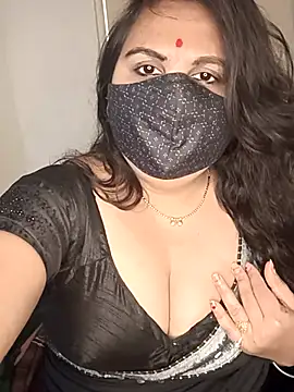 Snapshot of Love-priya chatting on February 19, 2025, 6:44 am Love-priya online show from February 19, 2025, 6:44 am