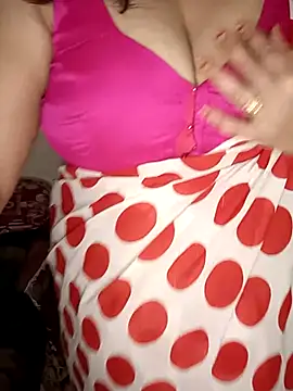 Snapshot of Love-priya chatting on February 9, 2025, 5:43 pm Love-priya online show from February 9, 2025, 5:43 pm