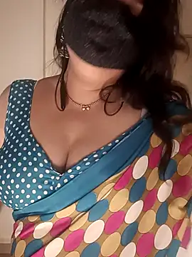 Snapshot of Love-priya chatting on November 24, 2025, 8:36 am Love-priya online show from November 24, 2025, 8:36 am